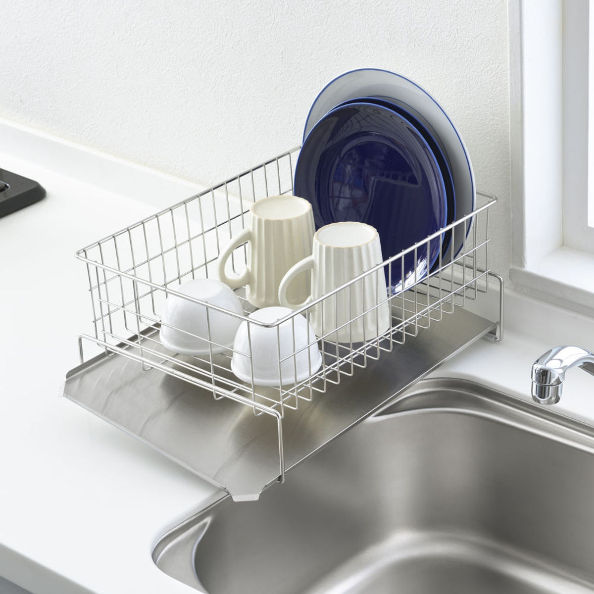 水切りラック 縦横左右に置ける 水切り 排水式 （ 水切りかご ステンレス シンク横 食器乾燥ラック 日本製 バスケット ラック 皿立て ディッシュラック 受け皿 流れる サビにくい 丈夫 ）
