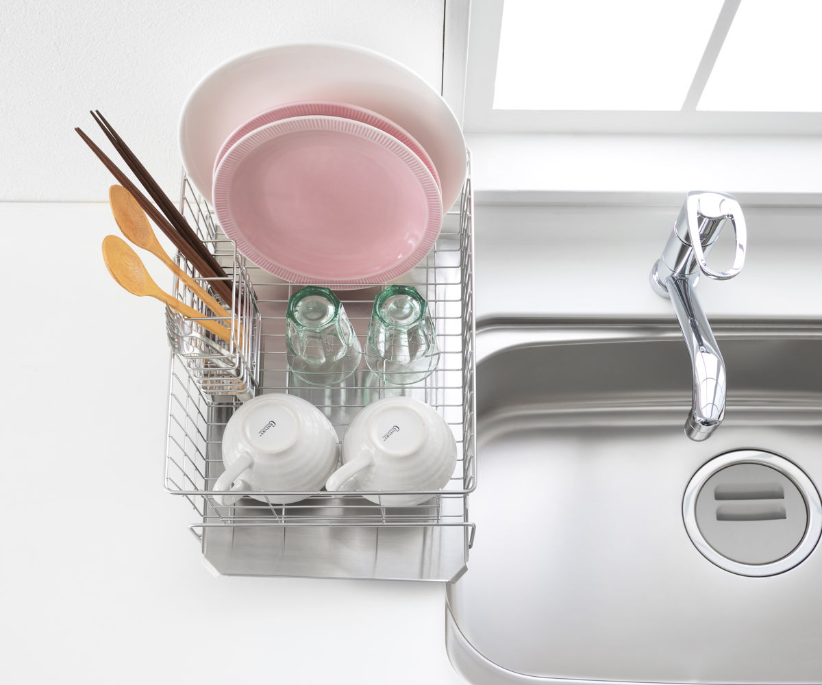 水切りラック 縦横左右に置ける 水切り 箸立て付き 排水式 ( 水切りかご ステンレス シンク横 食器乾燥ラック 日本製 バスケット ラック 皿立て ディッシュラック カトラリーポケット 受け皿 流れる サビにくい 丈夫 )