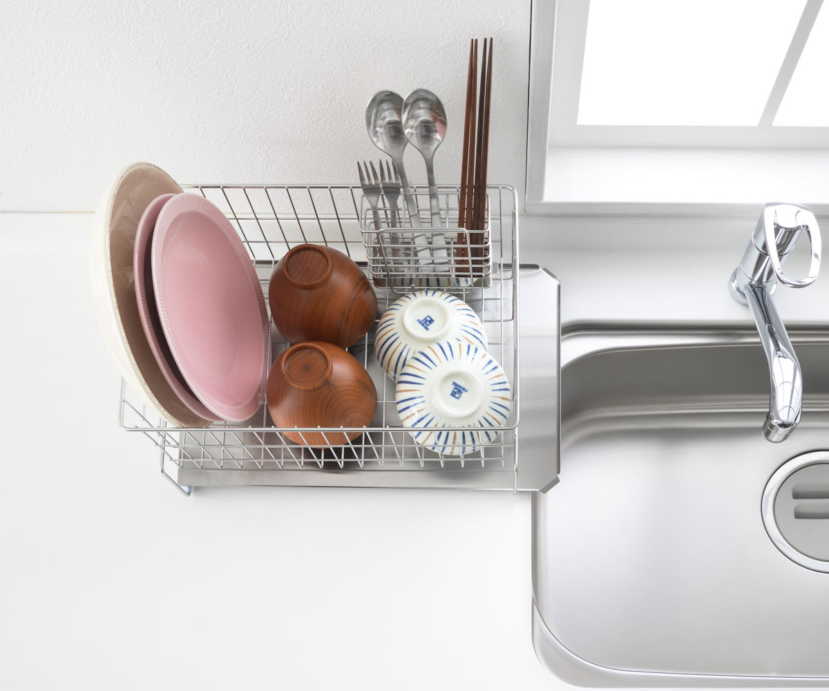 水切りラック 縦横左右に置ける 水切り 箸立て付き 排水式 ( 水切りかご ステンレス シンク横 食器乾燥ラック 日本製 バスケット ラック 皿立て ディッシュラック カトラリーポケット 受け皿 流れる サビにくい 丈夫 )