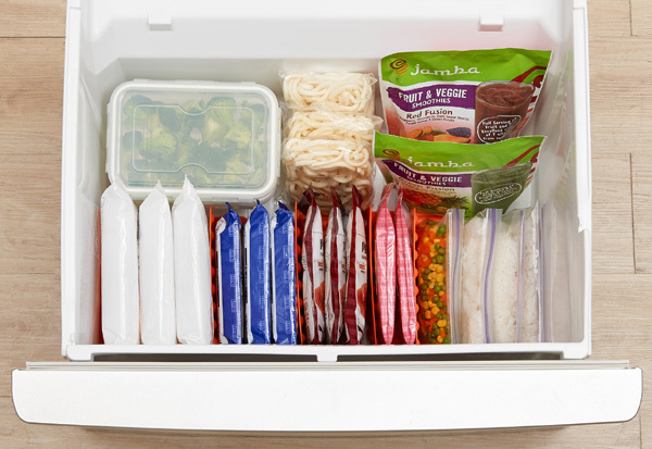 キッチン収納 冷凍庫スタンド 仕切り5枚組 ( 冷蔵庫収納 冷凍庫収納 整理ボックス 整理用品 お片付け キッチン 収納 冷蔵庫 冷凍庫 キッチン用品 キッチン雑貨 収納上手 仕切り板 小物収納 スライド 伸縮 庫内 立てて入れる 5枚 ) 【ホワイト】 ホワイト