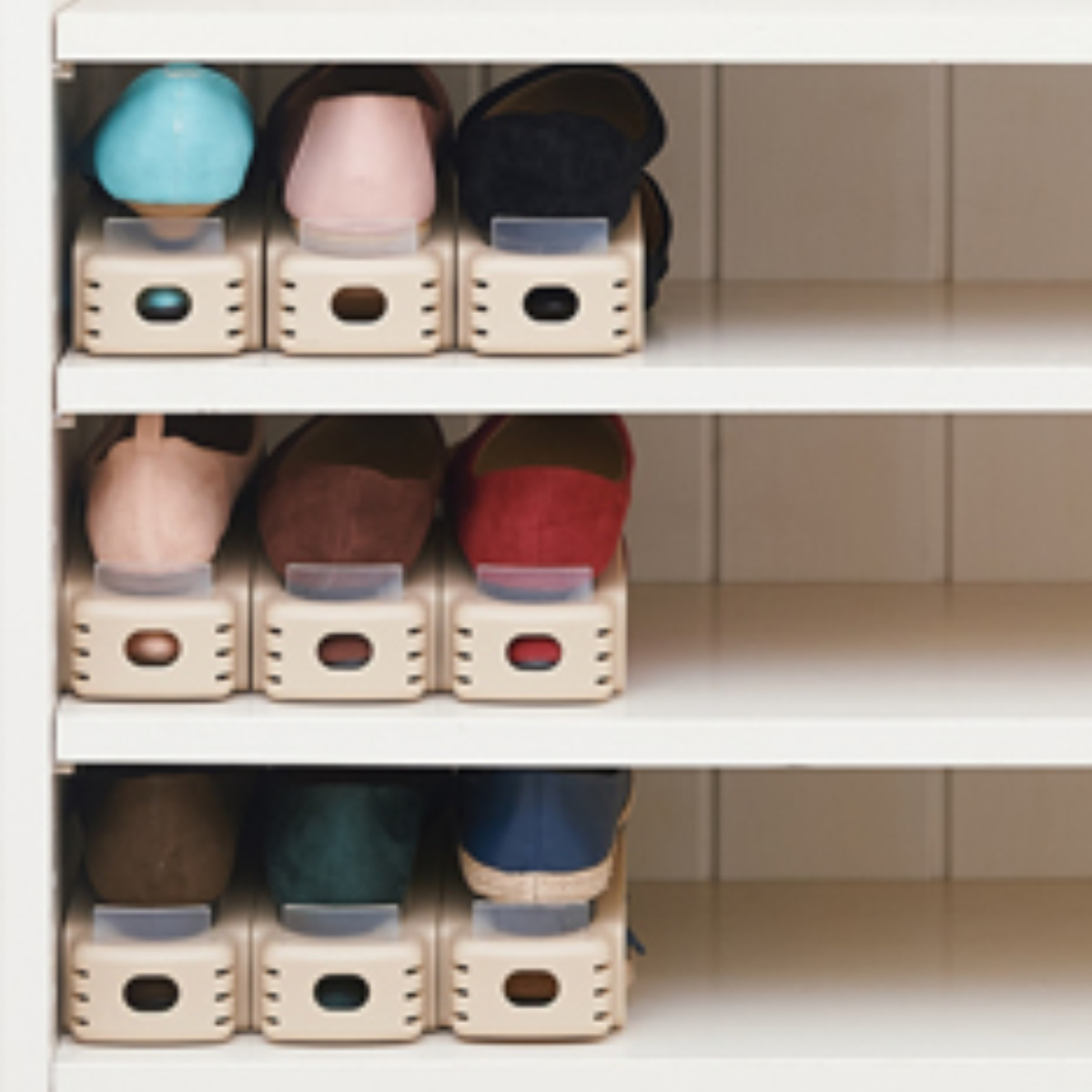 靴 収納 2個入り くつホルダー ローファータイプ スリム ( 靴ホルダー 幅8cm スリムタイプ ローヒール 靴収納 シューズ くつ ホルダー 省スペース 互い違い 靴箱 シューズホルダー すべり止め クツ ケース ラック レディース 2個 )