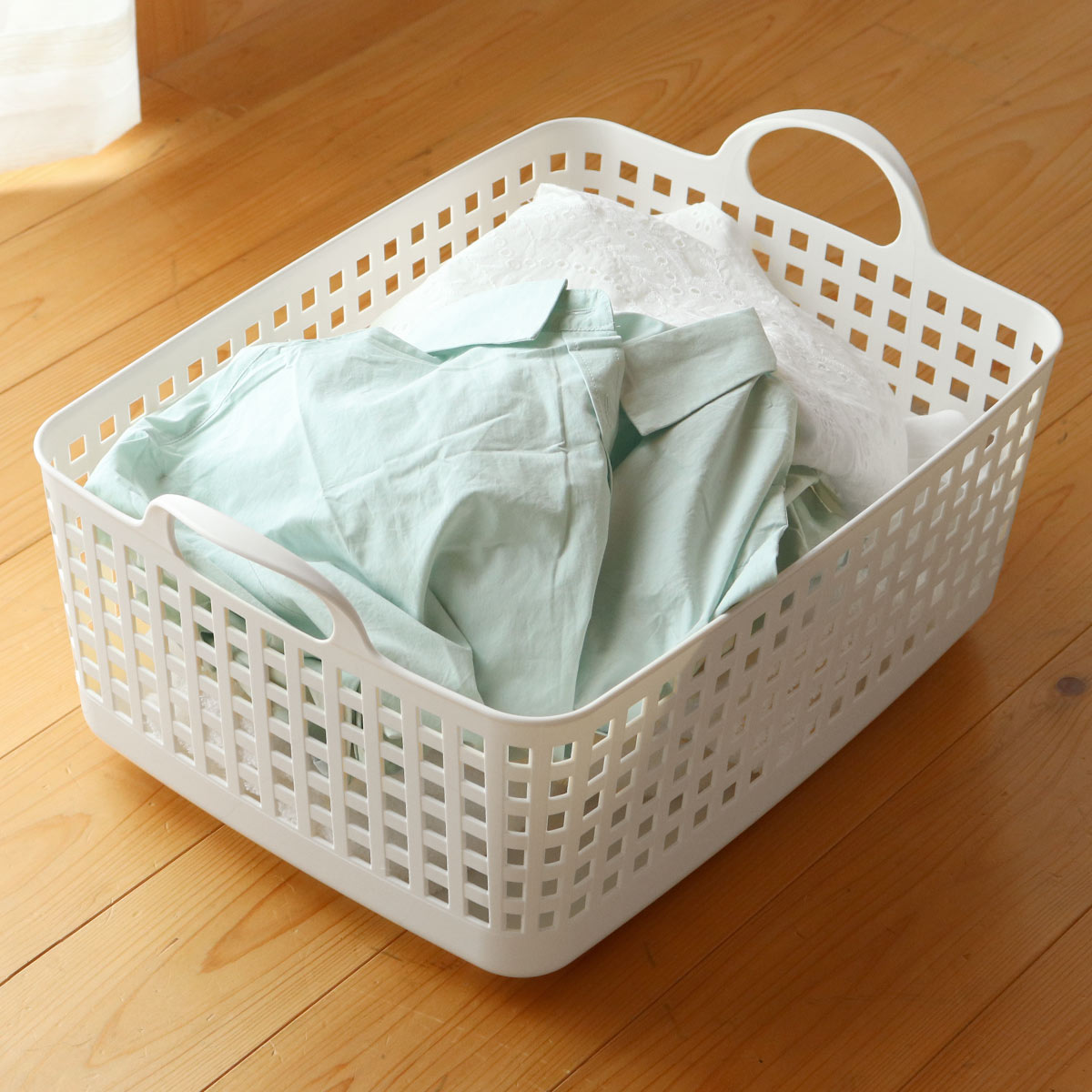 ランドリーバスケット スカンジナビア バスバスケット SCB-7 ( 洗濯かご 脱衣かご ランドリーボックス ミニバスケット 洗濯 スタッキング ランドリーラック 洗濯物入れ 洗濯カゴ 脱衣カゴ 収納 持ち手付き 角型 浅型 日本製 ) 【クリア】 クリア