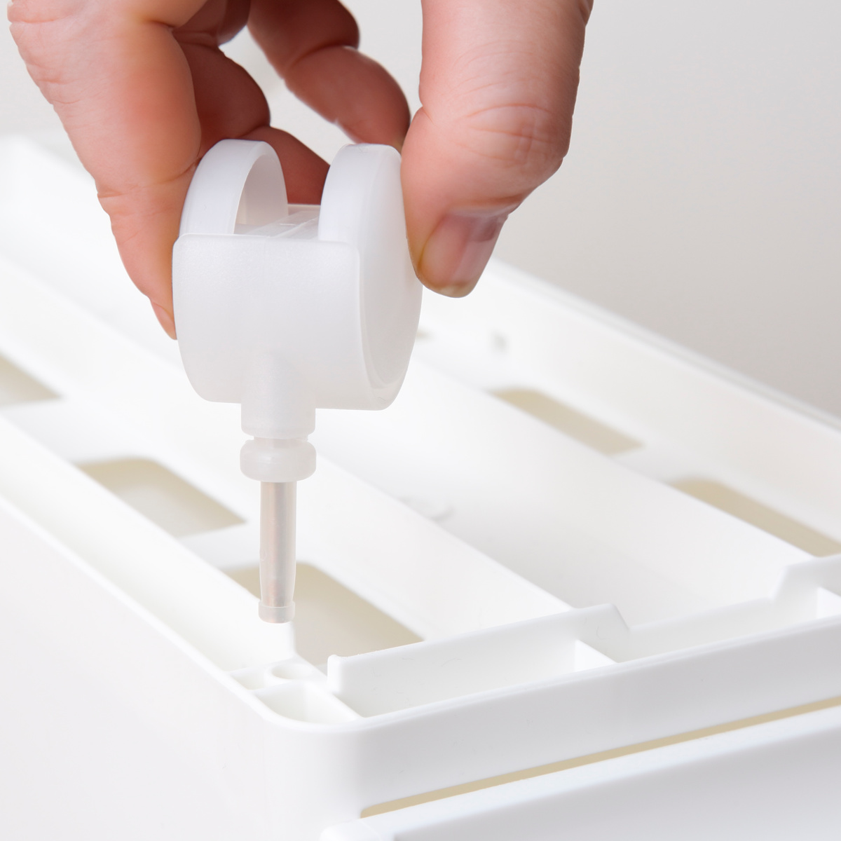 キッチンストッカー ラグドロワ 3段 スリム 光沢パネル 幅17cm ( 収納ストッカー キャスター付き ラスチック 収納ケース 隙間収納 ワゴン キッチン収納 引き出し 隙間 すき間 整理 片付け キッチン リビング 洗面所すき間収納 ) 【ホワイト】 ホワイト