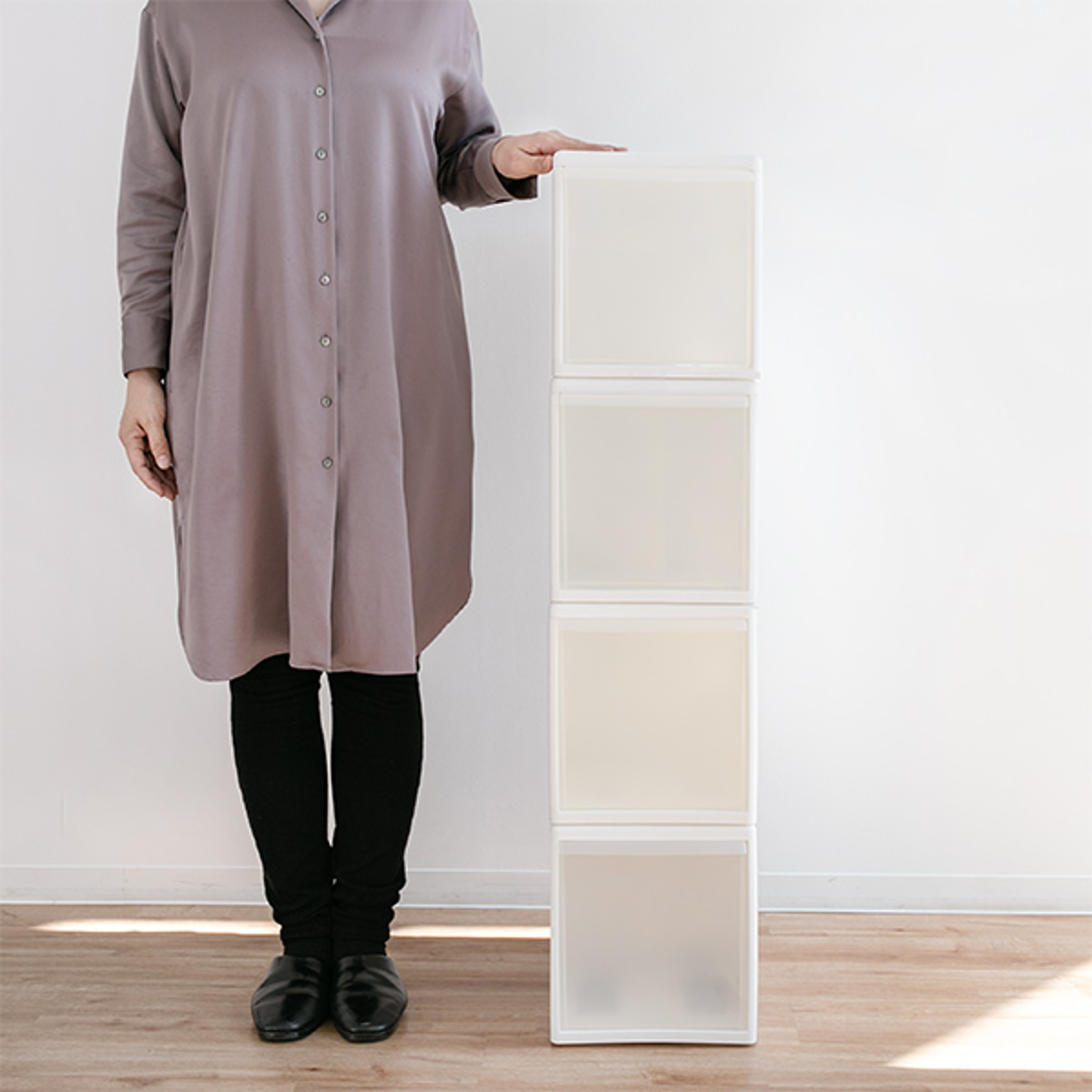 収納ケース ミディ L 幅26×奥行47×高さ28cm プラスチック 引き出し 収納 同色4個セット ( 収納ボックス 衣装 ケース ボックス 日本製 クローゼット収納 隙間収納 押入れ収納 キッチン 脱衣所 衣類 積み重ね 小物 リビング収納 ) 【ホワイト】 ホワイト