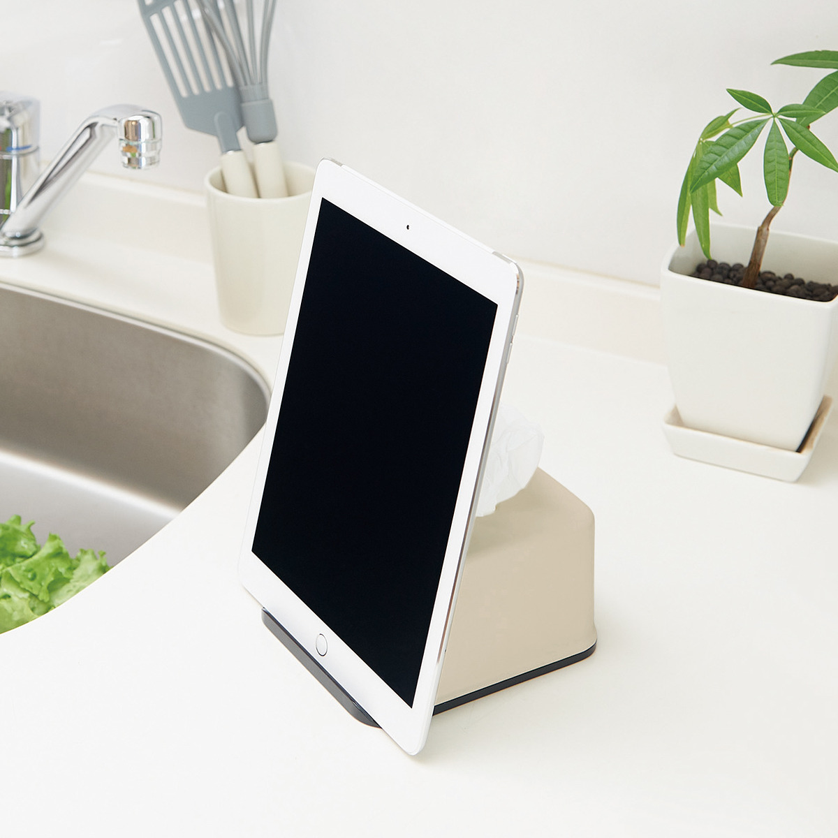 ティッシュケース 同色4個セット 再生材 ハーフティッシュボックス スマホスタンド ( ティッシュ ハーフ ハーフサイズ スマホ スタンド 便利 収納 節約 コンパクト リビング キッチン 洗面所 再生プラスチック インテリア 卓上 ) 【ホワイト】 ホワイト