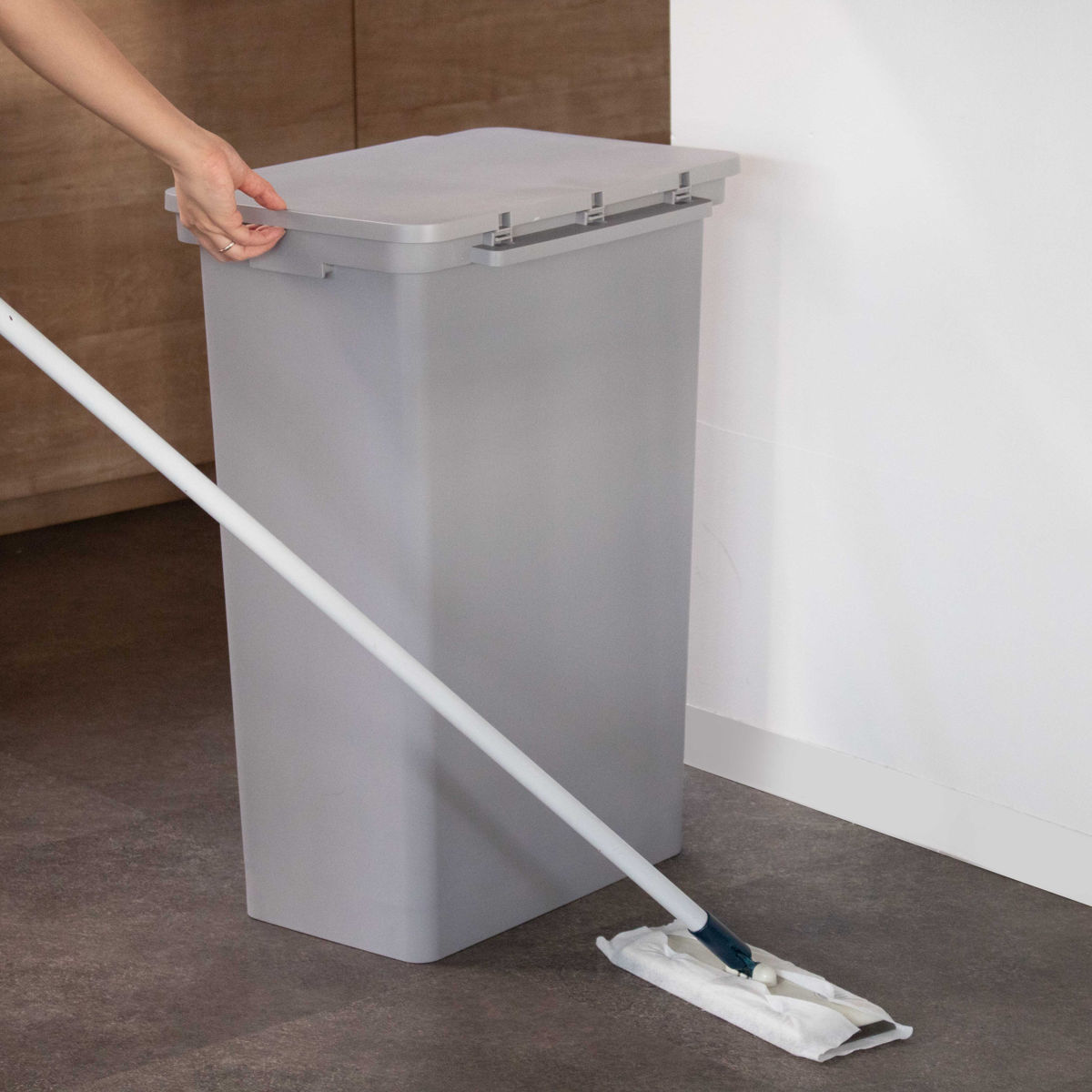 ゴミ箱 52L 屋外でも使えるダストボックス ワイド ライクイット ( ごみ箱 ゴミ袋対応可 ダストボックス ふた付き 分別 横開き ふた like-it ハンドル付き 薄型 奥行スリム DIY ふたを開けたまま固定 2分別 3分別 シンプル ) 【ホワイト】 ホワイト