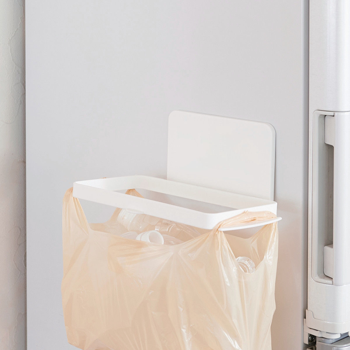 ゴミ袋ホルダー 分別ゴミ袋ホルダー 吸盤付き マグオン （ キッチン収納 マグネットホルダー 資源ゴミ 分別ゴミ箱 冷蔵庫横 収納 Mag-On