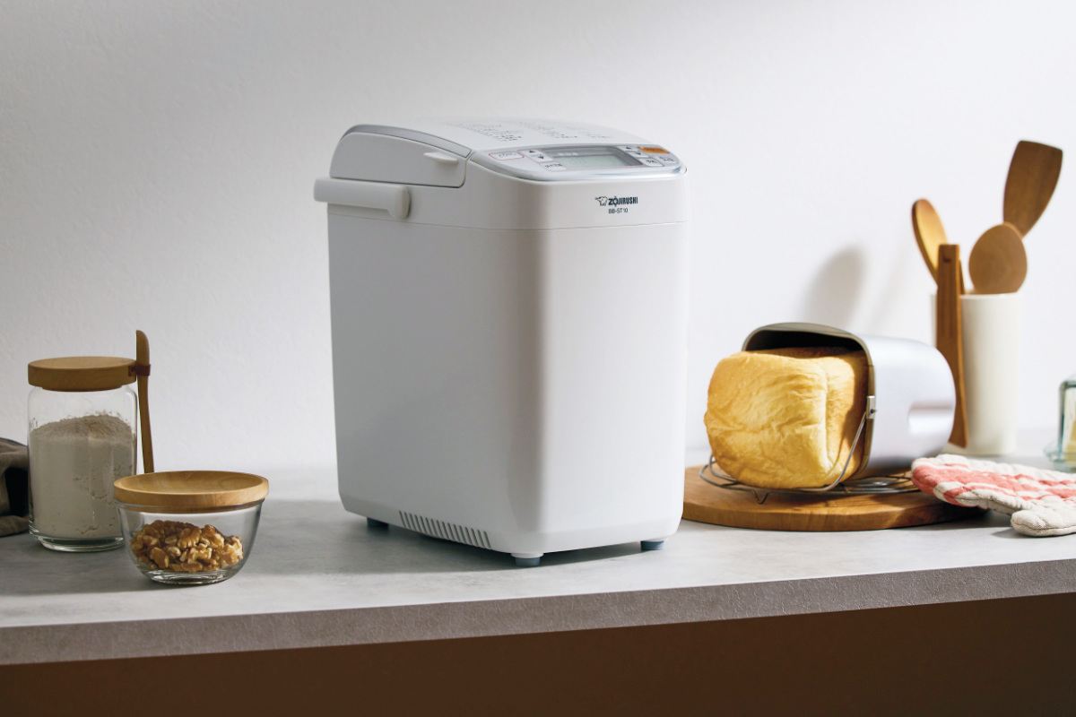 象印 ホームベーカリー 1斤用 底面加熱ダブルヒーター パンくらぶ メーカー保証付き ( 象印マホービン ZOJIRUSHI パン焼き器 1斤 パンメーカー タイマー予約 早焼き 高火力 食パン 米粉パン 酵母 キッチン家電 調理家電 ホワイト )