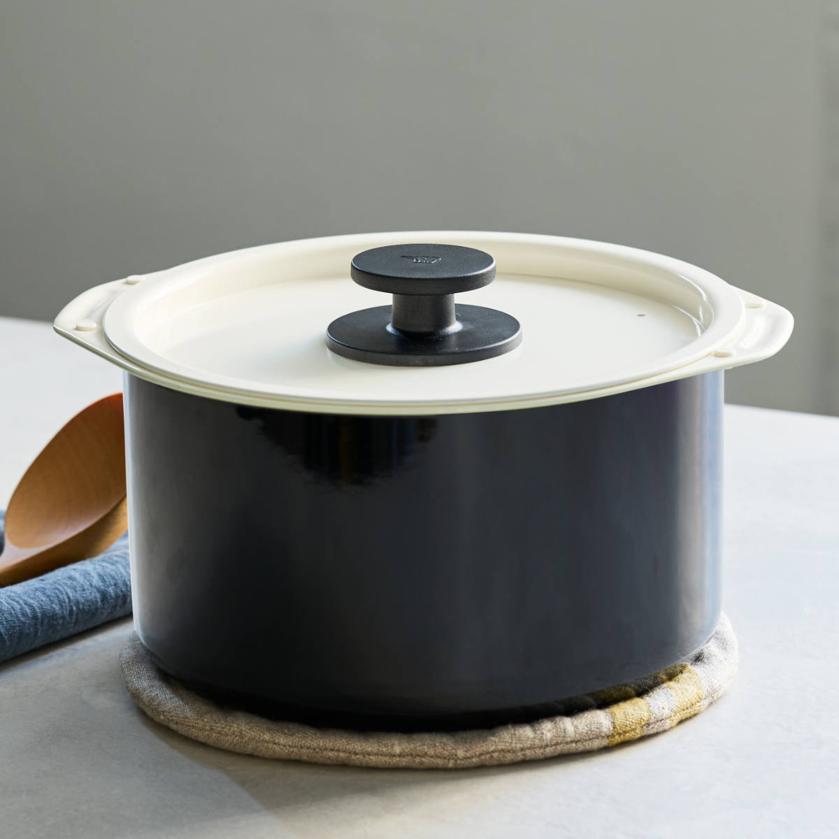 象印 自動調理鍋 ホーロー電気調理鍋 ( ZOJIRUSHI 象印マホービン 電気鍋 自動調理器 お手入れカンタン 電気なべ 2.3L 電気 鍋 炊飯器 煮込み カレー パック調理 ホワイト シンプル 調理家電 キッチン家電 多機能 )