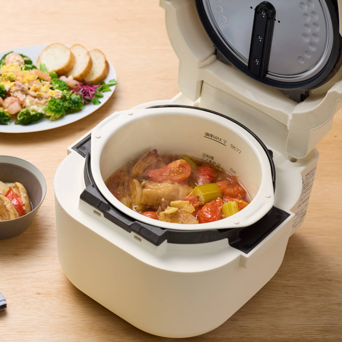 象印 自動調理鍋 ホーロー電気調理鍋 ( ZOJIRUSHI 象印マホービン 電気鍋 自動調理器 お手入れカンタン 電気なべ 2.3L 電気 鍋 炊飯器 煮込み カレー パック調理 ホワイト シンプル 調理家電 キッチン家電 多機能 )