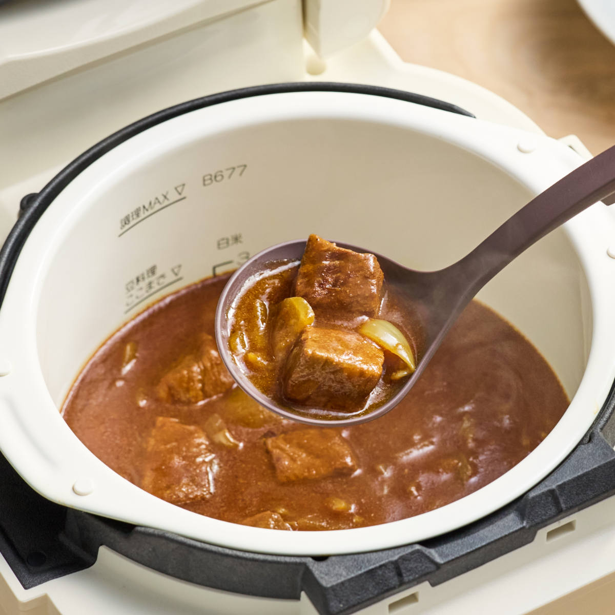 象印 自動調理鍋 ホーロー電気調理鍋 ( ZOJIRUSHI 象印マホービン 電気鍋 自動調理器 お手入れカンタン 電気なべ 2.3L 電気 鍋 炊飯器 煮込み カレー パック調理 ホワイト シンプル 調理家電 キッチン家電 多機能 )