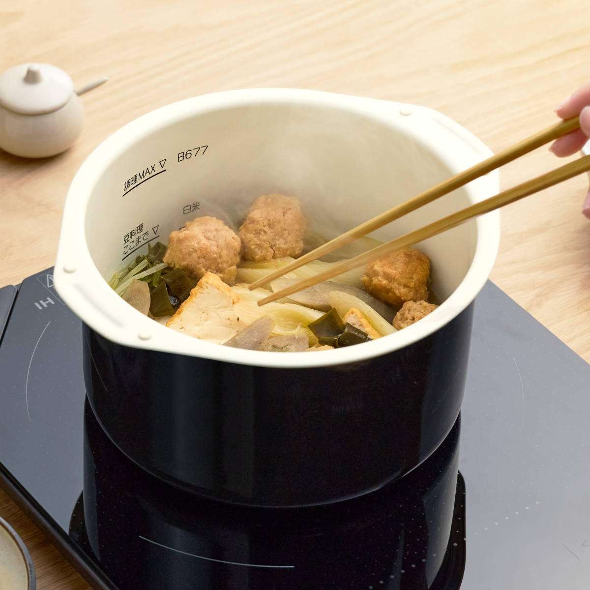 象印 自動調理鍋 ホーロー電気調理鍋 ( ZOJIRUSHI 象印マホービン 電気鍋 自動調理器 お手入れカンタン 電気なべ 2.3L 電気 鍋 炊飯器 煮込み カレー パック調理 ホワイト シンプル 調理家電 キッチン家電 多機能 )