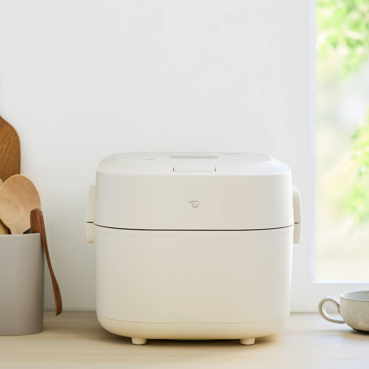 象印 自動調理鍋 ホーロー電気調理鍋 ( ZOJIRUSHI 象印マホービン 電気鍋 自動調理器 お手入れカンタン 電気なべ 2.3L 電気 鍋 炊飯器 煮込み カレー パック調理 ホワイト シンプル 調理家電 キッチン家電 多機能 )