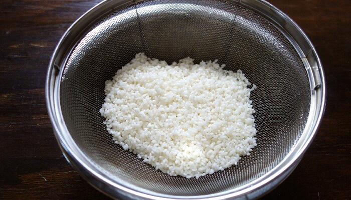 お米を研ぐ