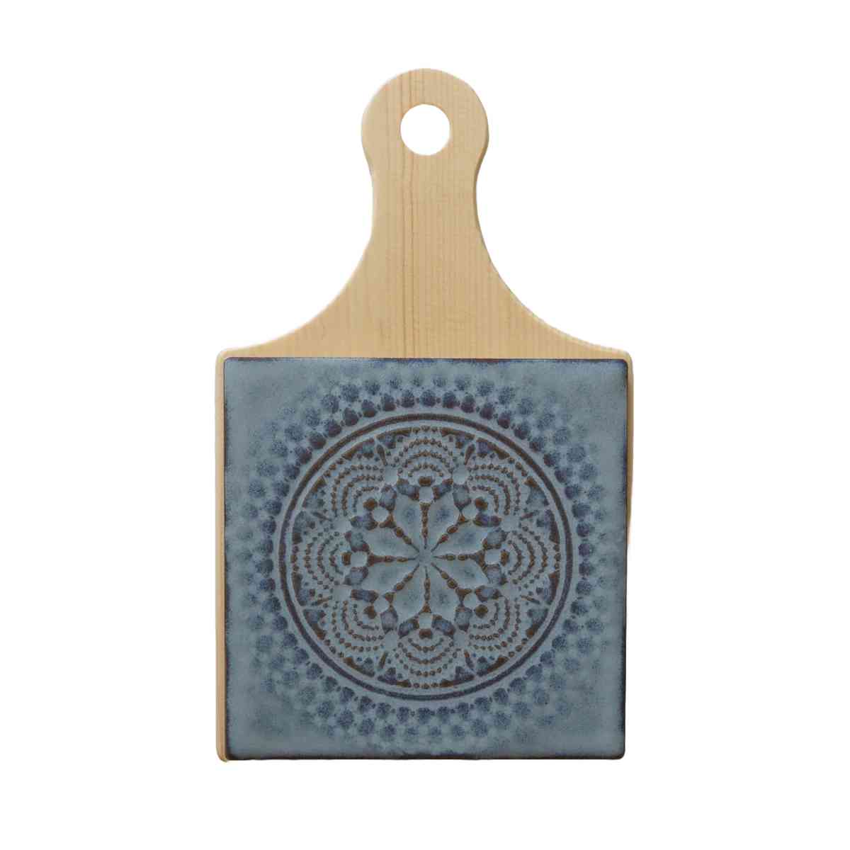鍋敷き マンダラ 手付鍋敷き 曼荼羅 ( 鍋敷 磁器 美濃焼 タイル なべ敷き なべしき 鍋しき 日本製 取っ手 柄付き トリベット 鍋 スキレット 急須 ティーポット 置き トレイ トレー 卓上 おしゃれ ) 【パウダーブルー】 パウダーブルー