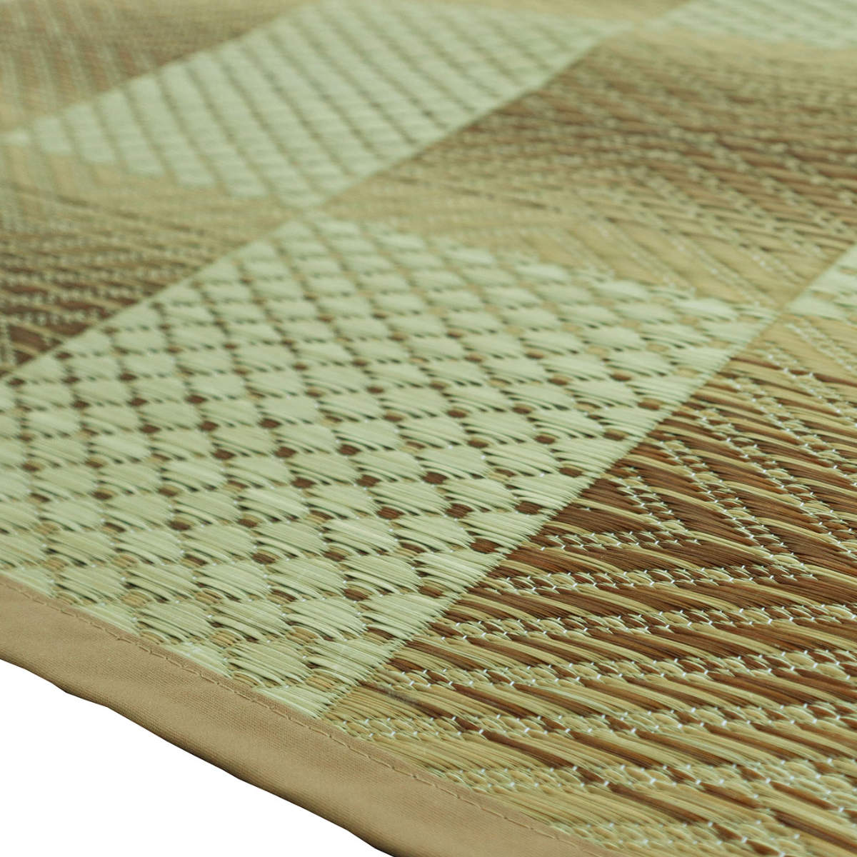 い草ラグ 江戸間 6畳 三条 261×348cm 紋織 花ござ ( い草マット い草カーペット カーペット ラグ ござ 天然素材 い草 抗菌力 防カビ性 消臭性 除湿 保湿 静音 静音性 防カビ 抗菌 空気清浄 リラックス マット ) 【ベージュ】 ベージュ